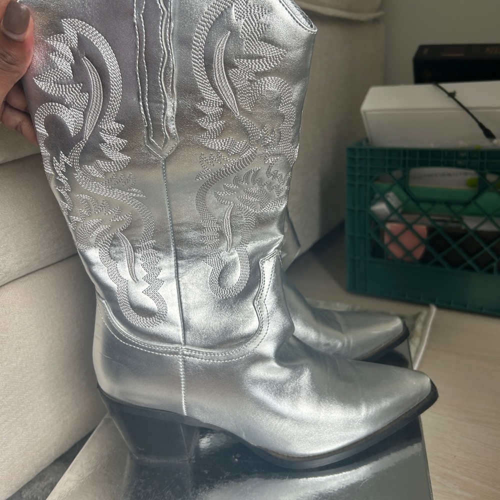 Silver Embroidered Women's Cowboy Boots